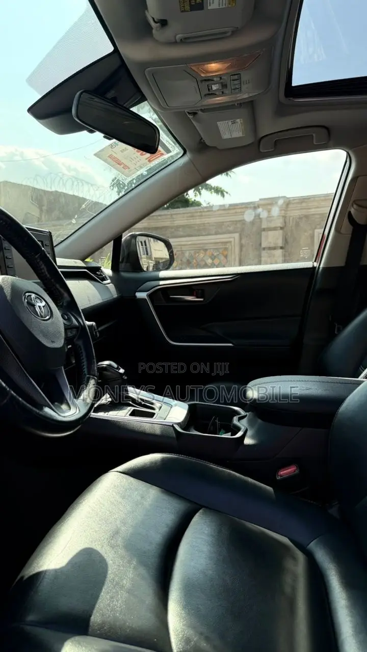 Toyota RAV4 2021 Red