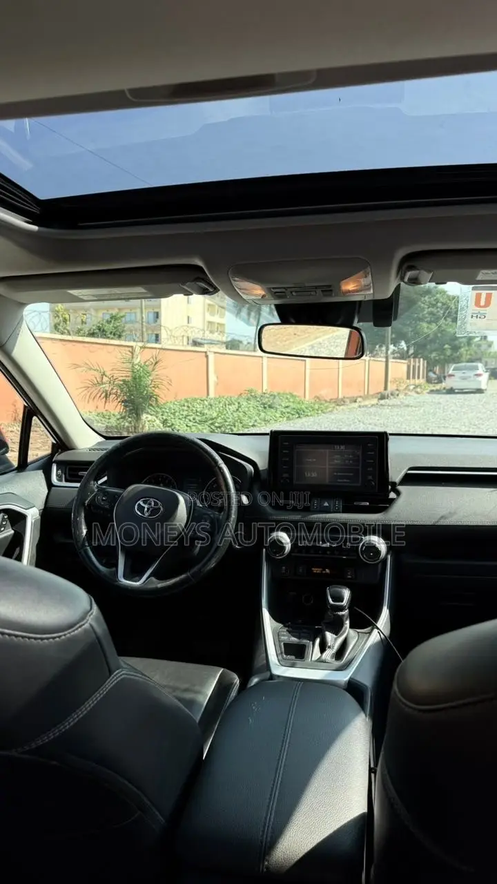 Toyota RAV4 2021 Red