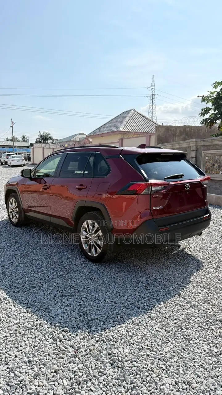 Toyota RAV4 2021 Red