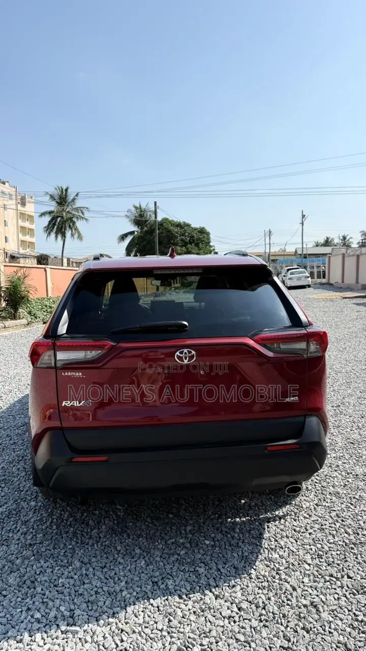 Toyota RAV4 2021 Red