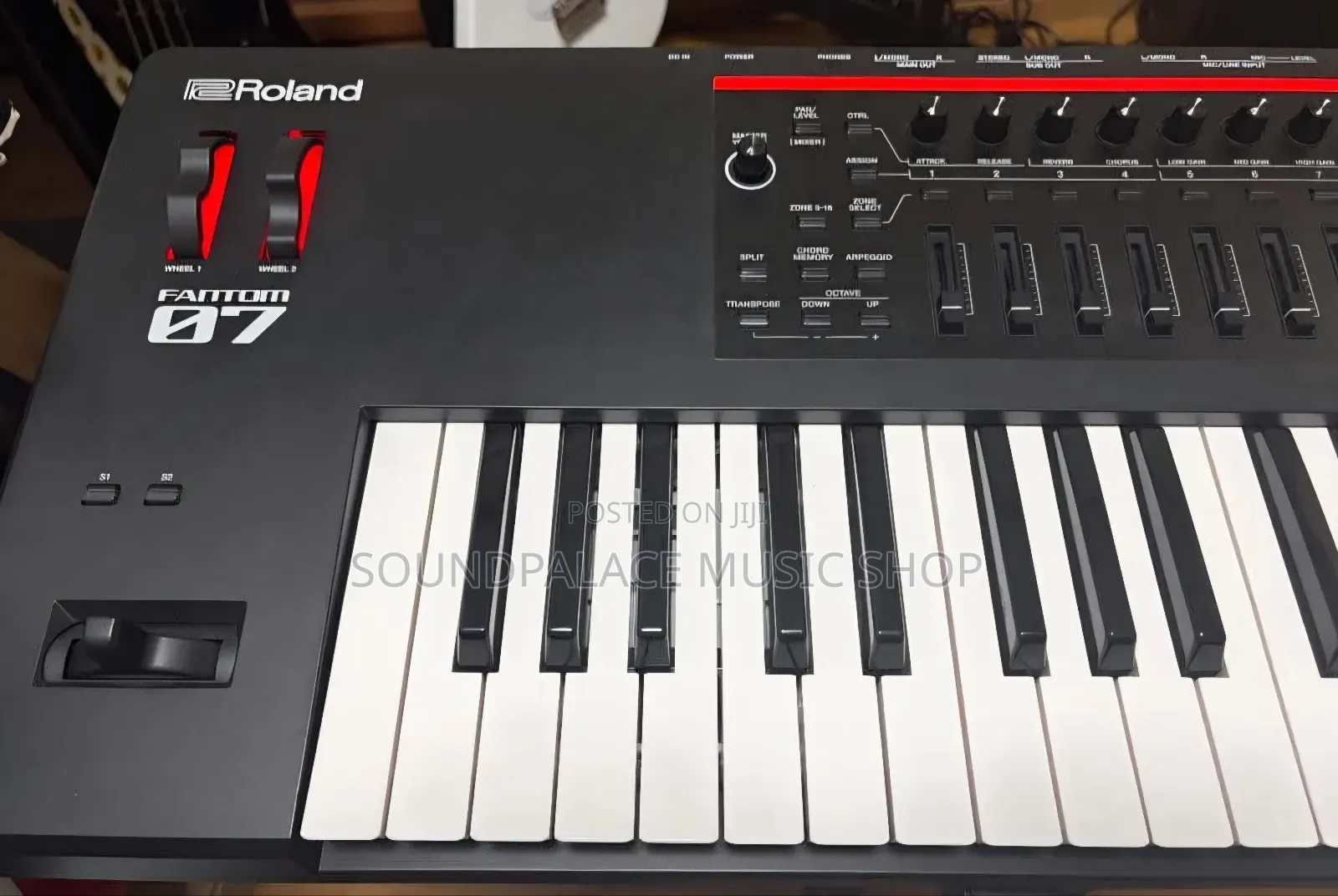 Roland FANTOM-07 Workstation Synthesizer