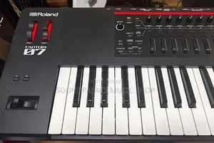 Roland FANTOM-07 Workstation Synthesizer
