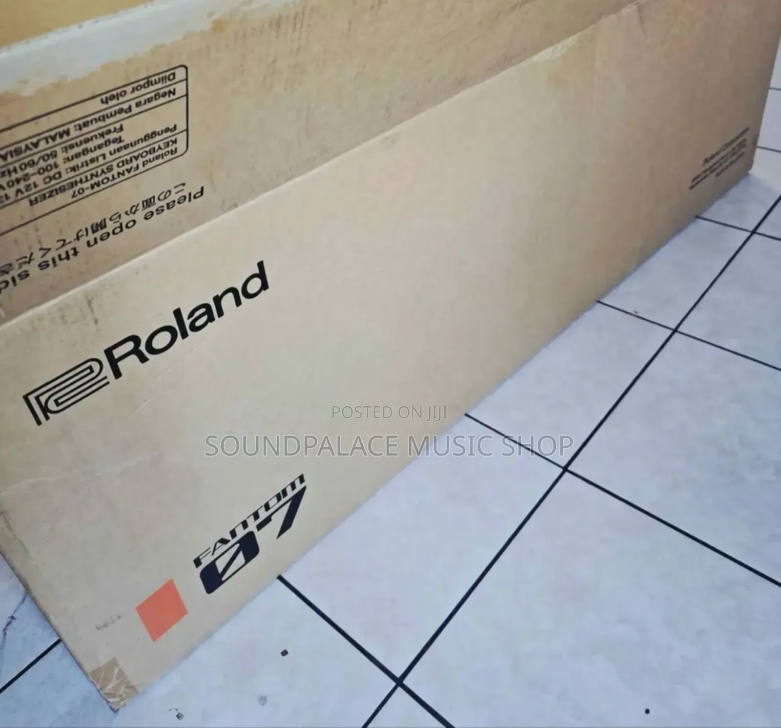 Roland FANTOM-07 Workstation Synthesizer