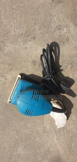 Makita  1/4-Sheet Palm Finishing Sander