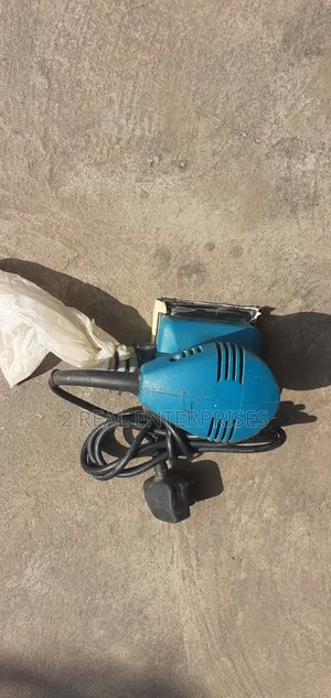 Makita  1/4-Sheet Palm Finishing Sander