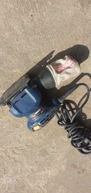 Ryobi Corded 1/4-Sheet Palm Sander With Attached Dust Collection Bag