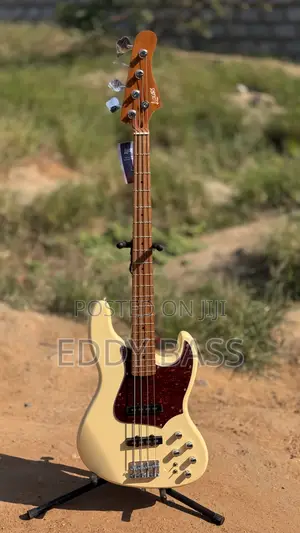 Luxars Active 4 Strings Bass