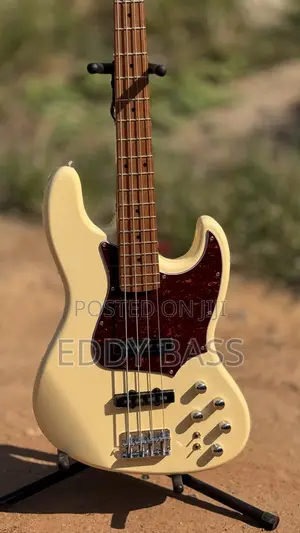 Luxars Active 4 Strings Bass