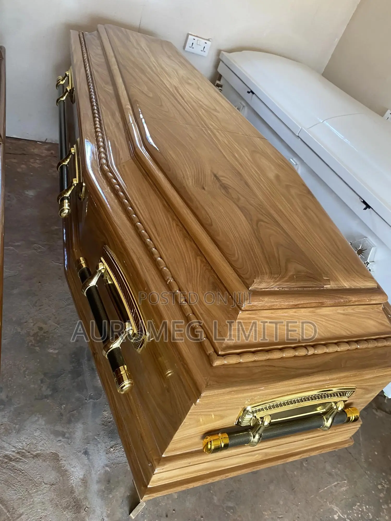 Premium Hardwood Casket – Strong, Elegant & Beautifully Finished