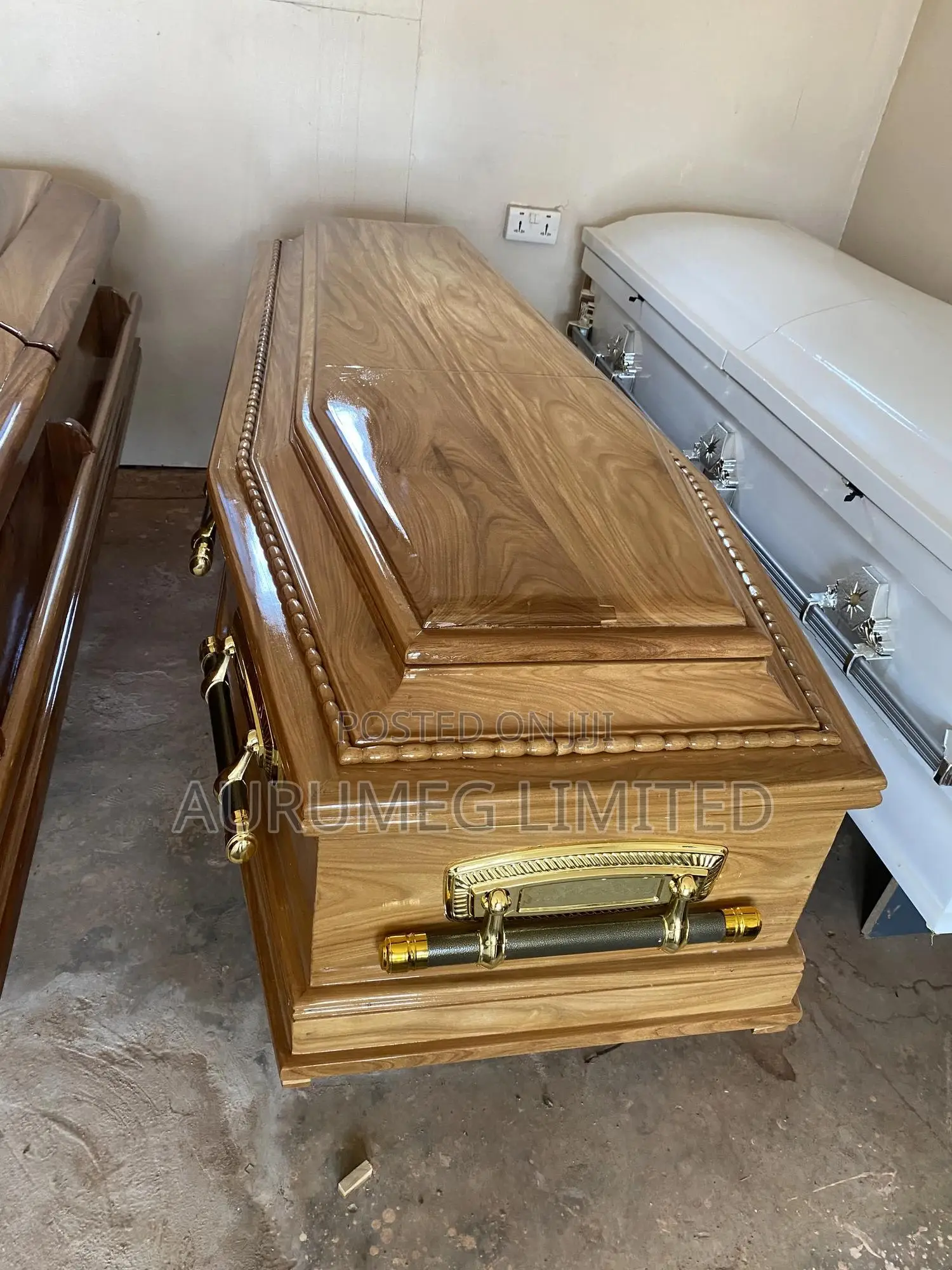 Premium Hardwood Casket – Strong, Elegant & Beautifully Finished