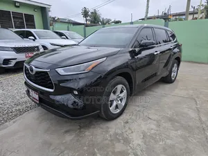 Toyota Highlander LE 2021 Black