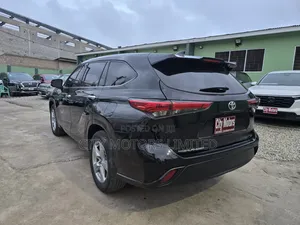 Toyota Highlander LE 2021 Black