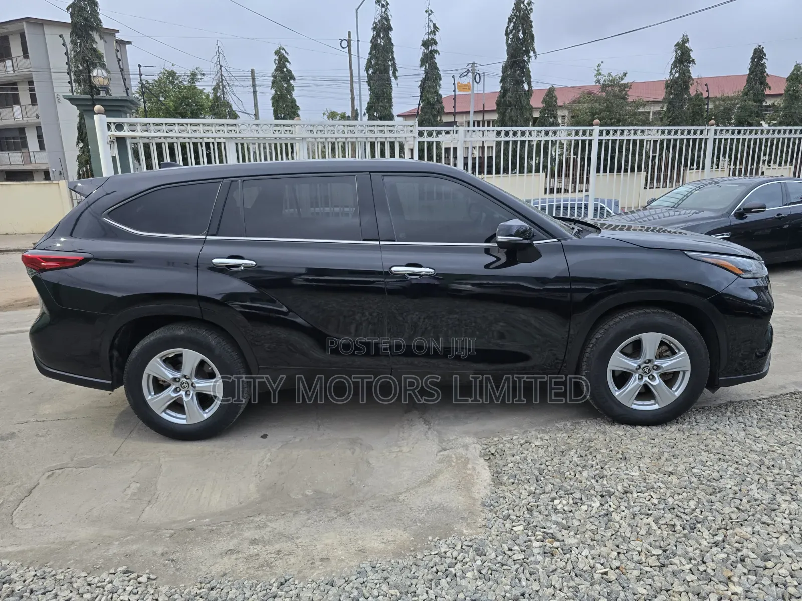 Toyota Highlander LE 2021 Black