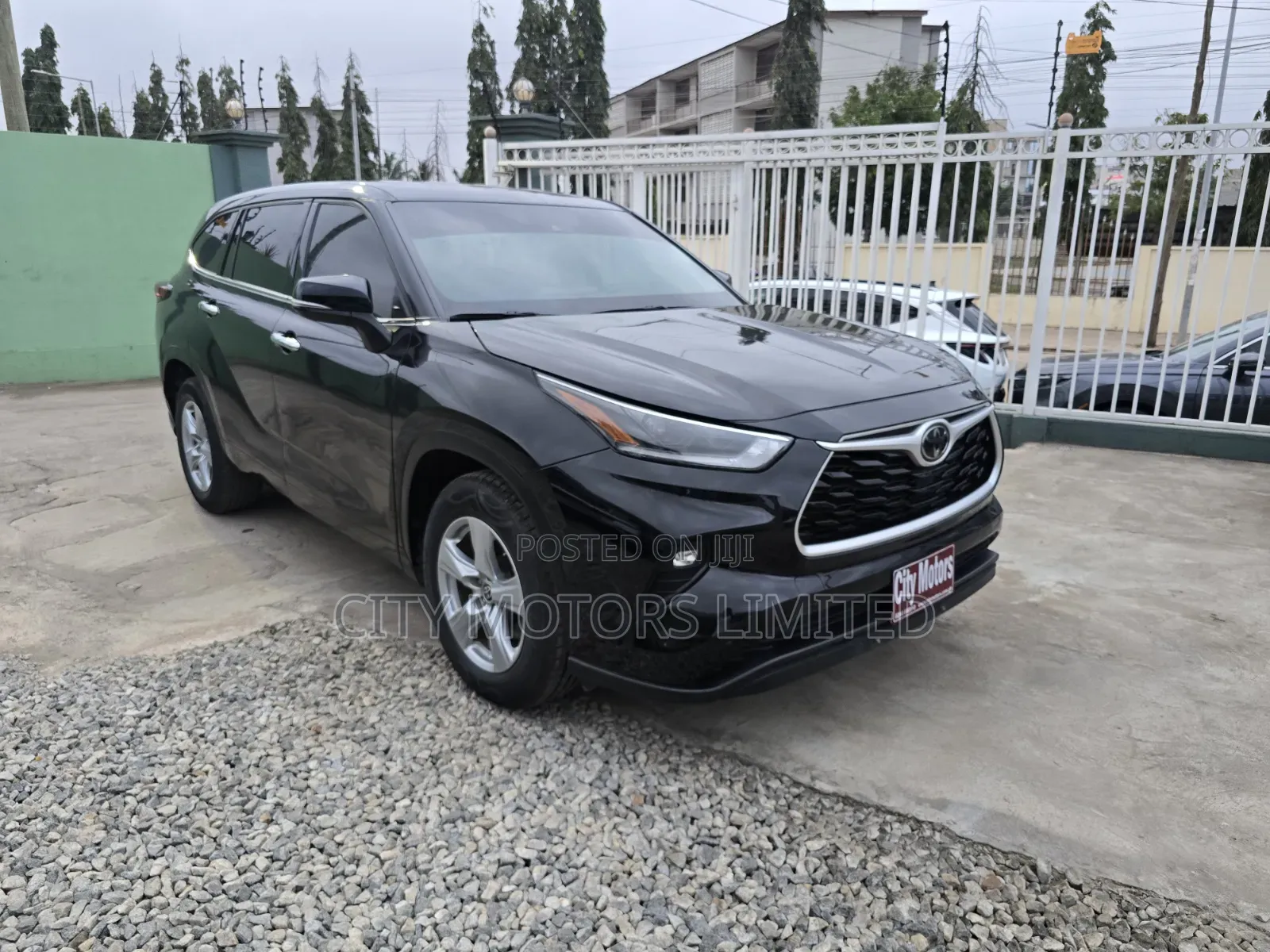 Toyota Highlander LE 2021 Black
