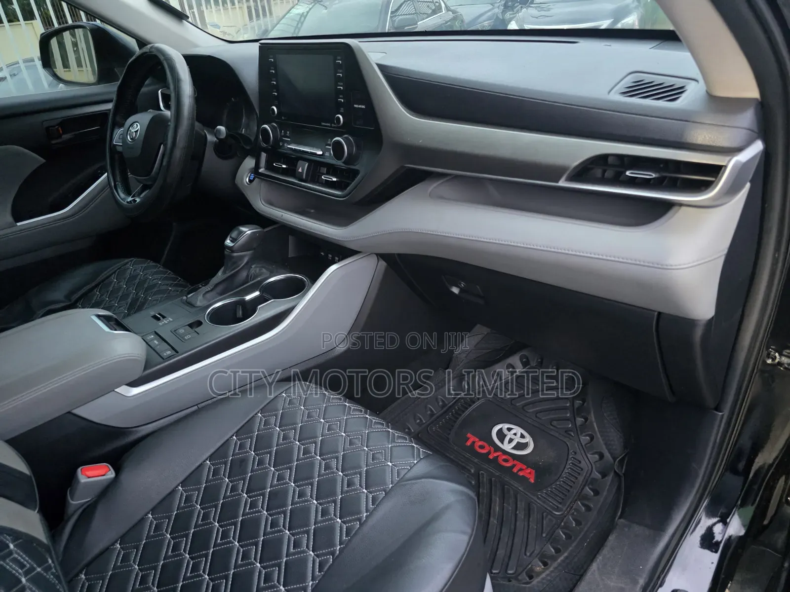 Toyota Highlander LE 2021 Black