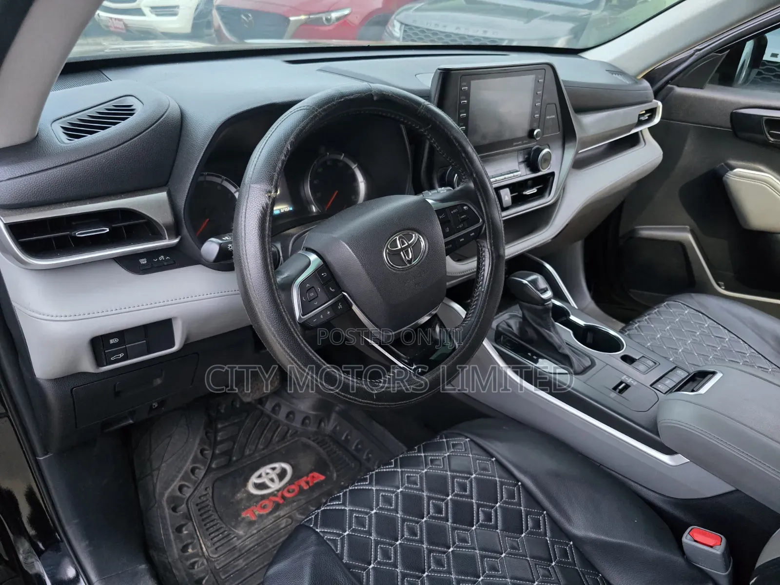 Toyota Highlander LE 2021 Black