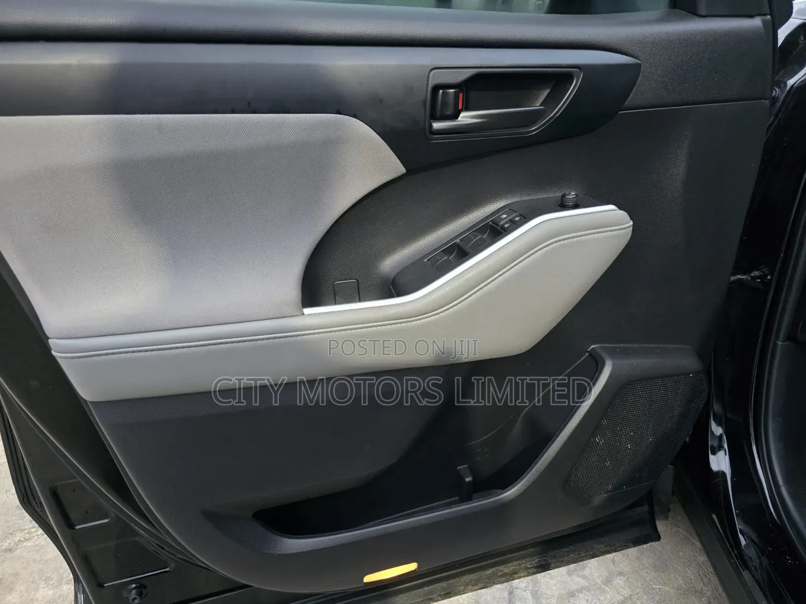 Toyota Highlander LE 2021 Black