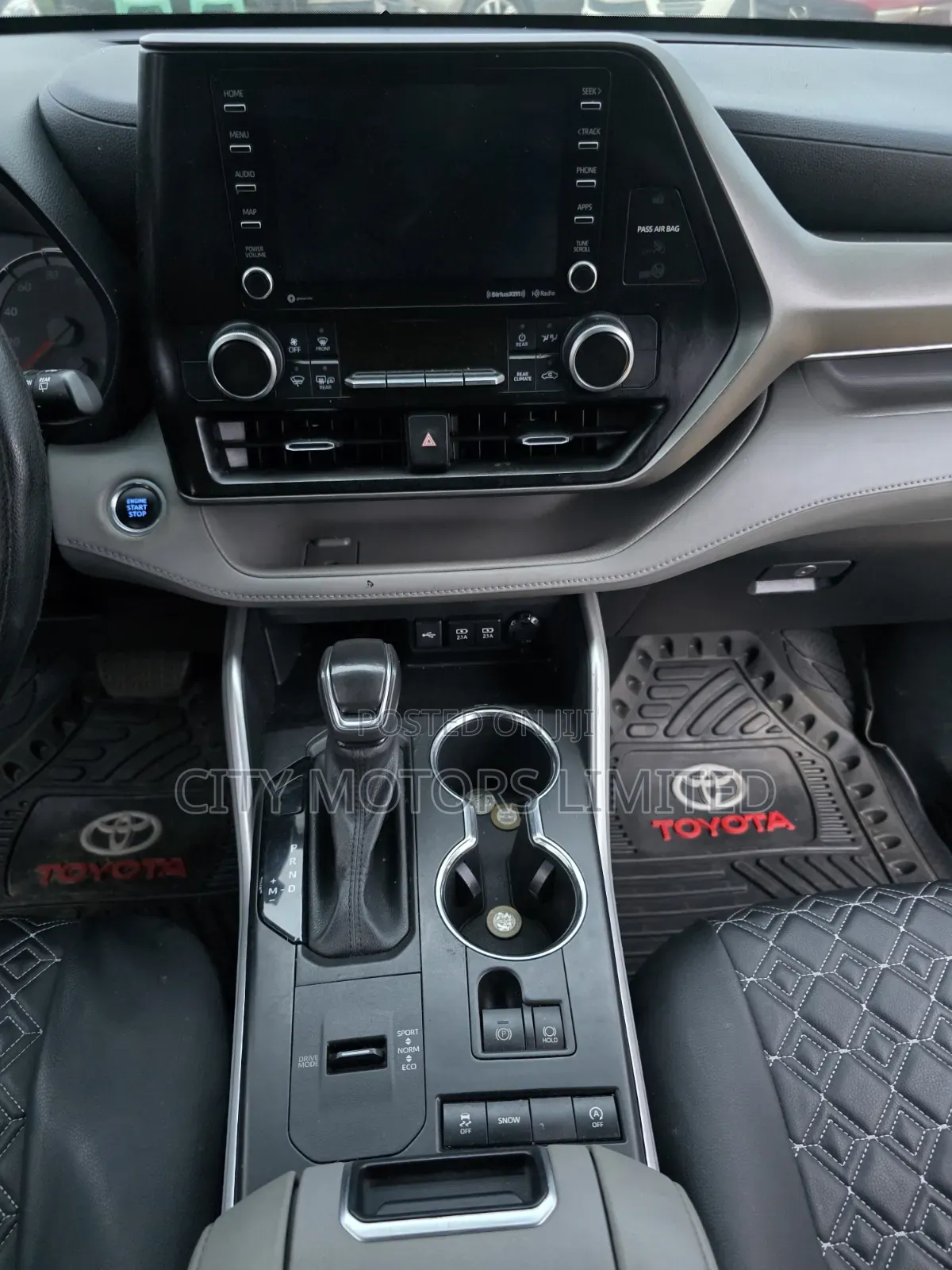 Toyota Highlander LE 2021 Black