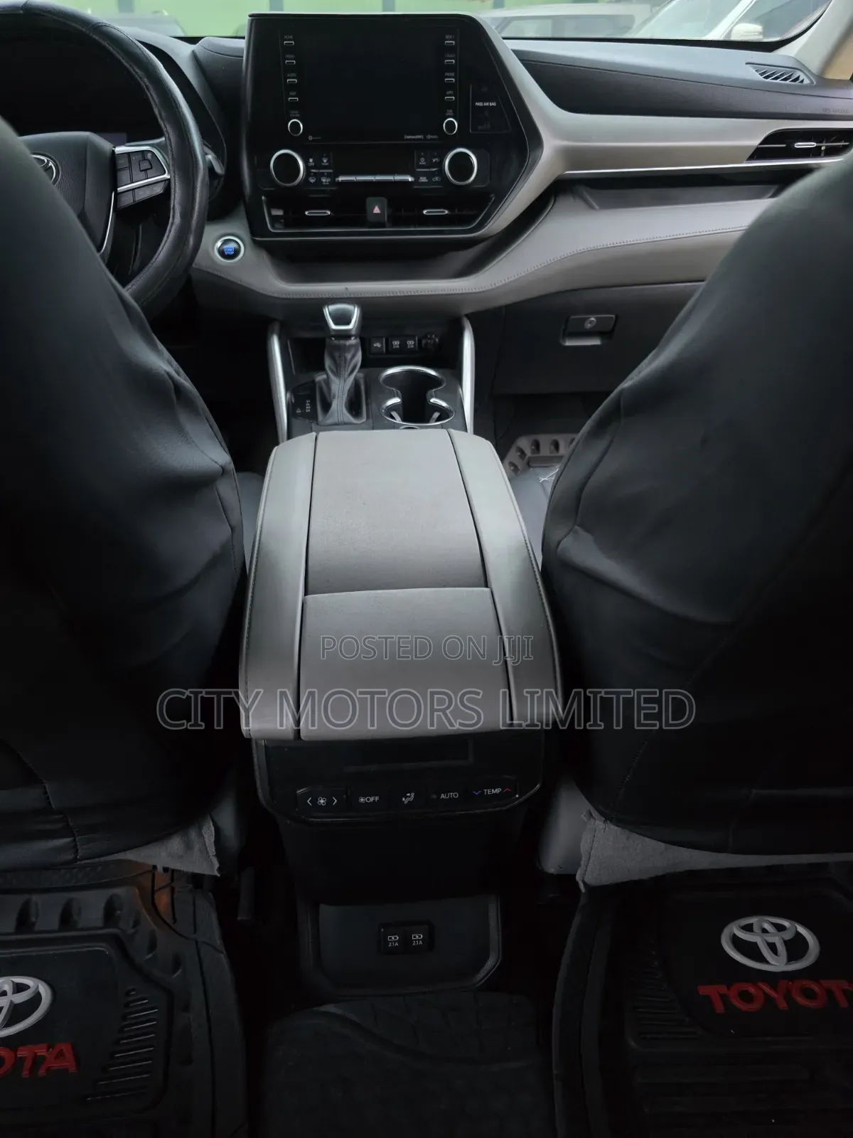 Toyota Highlander LE 2021 Black