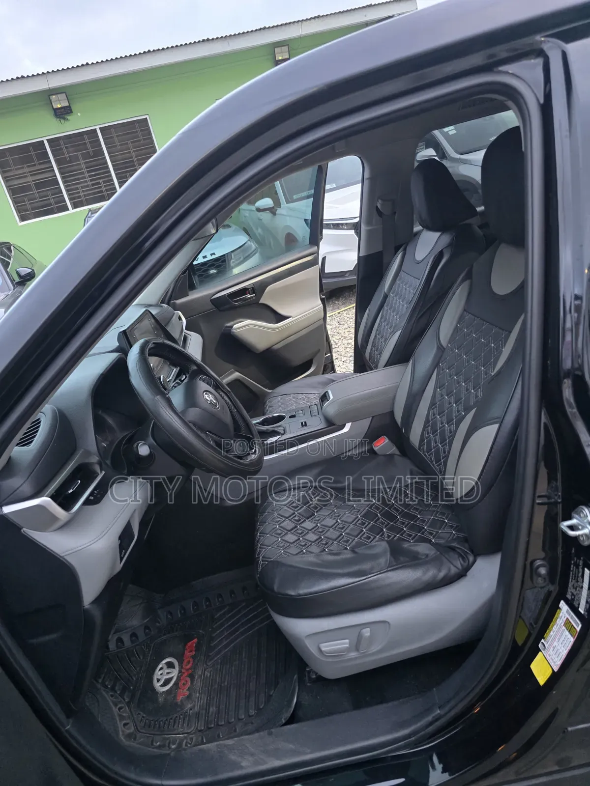 Toyota Highlander LE 2021 Black