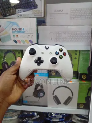Xbox 360 Gaming Controller