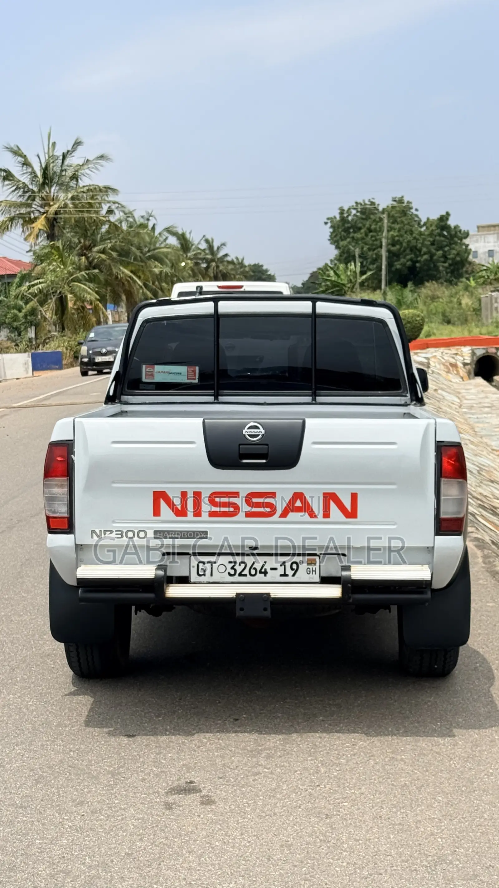 Nissan Hardbody 2019 White