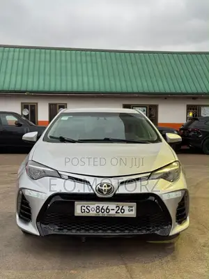 Toyota Corolla LE (1.8L 4cyl 2A) 2018 Silver