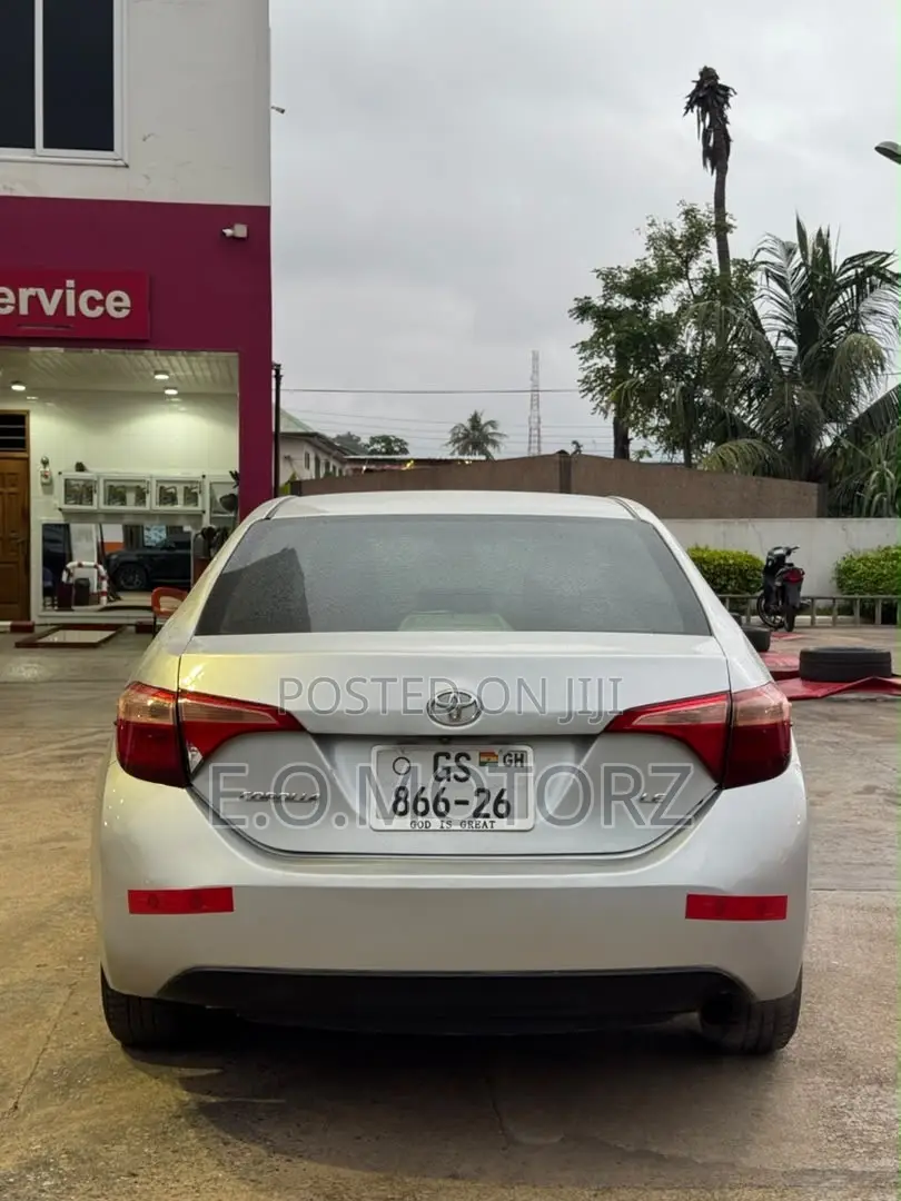 Toyota Corolla LE (1.8L 4cyl 2A) 2018 Silver