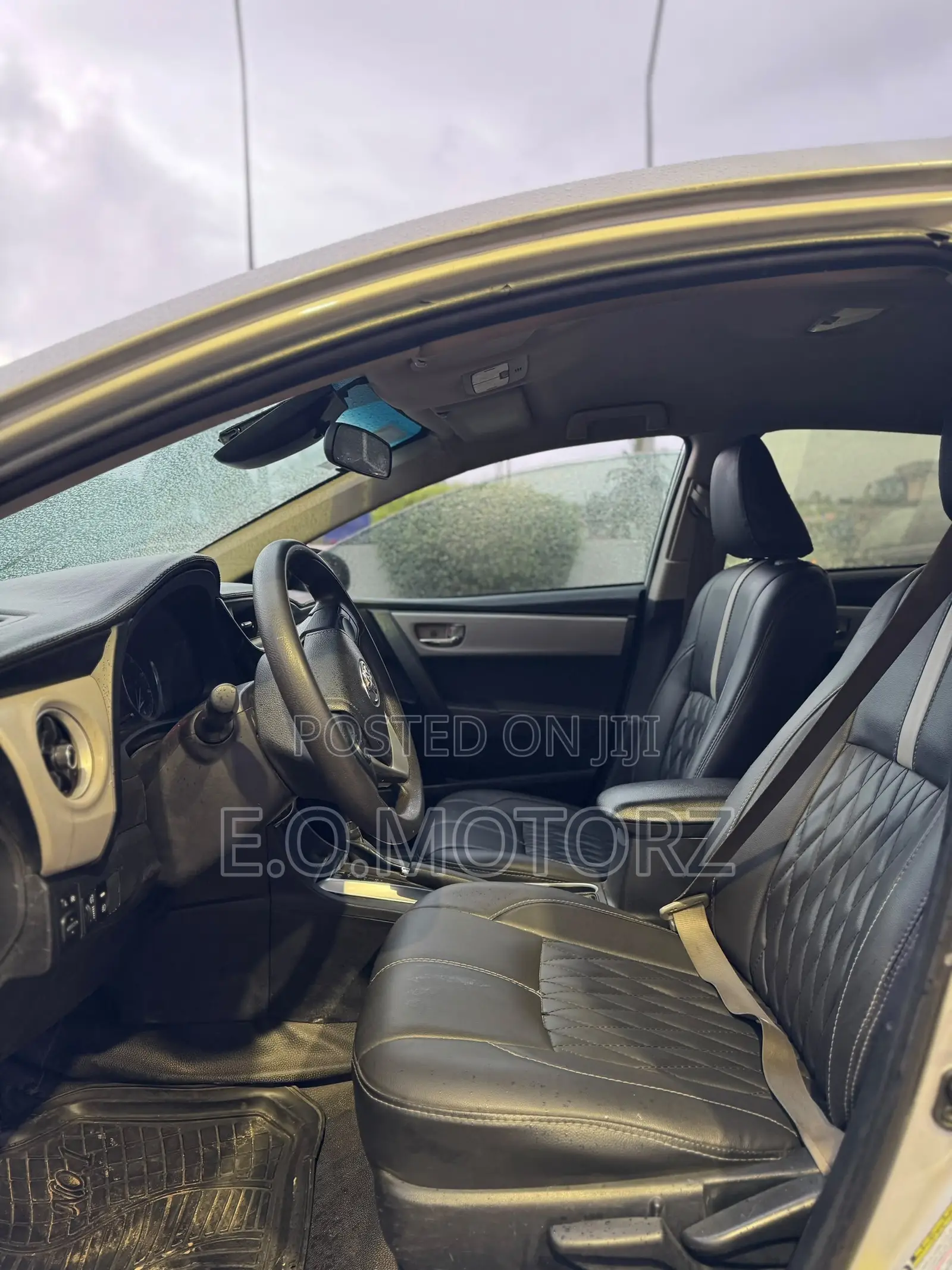 Toyota Corolla LE (1.8L 4cyl 2A) 2018 Silver