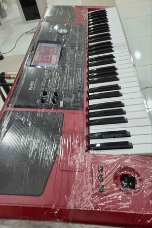 Korg Pa700 61-Key Professional Arranger