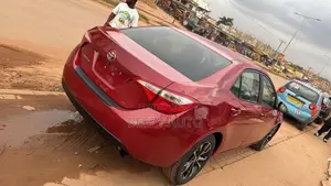 Toyota Corolla LE (1.8L 4cyl 2A) 2018 Red