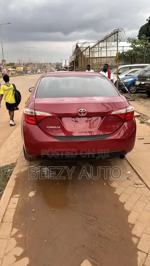Toyota Corolla LE (1.8L 4cyl 2A) 2018 Red