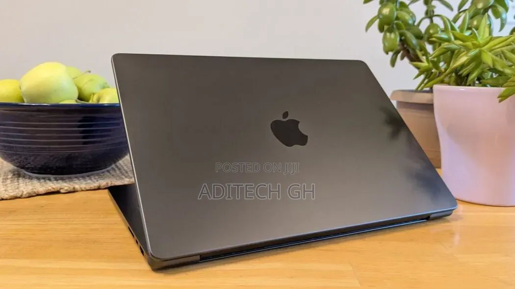 New Laptop Apple MacBook Pro 2026 M5 Max 64GB Apple M5 Max SSD 2T