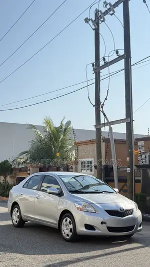 Toyota Yaris 2012 Silver
