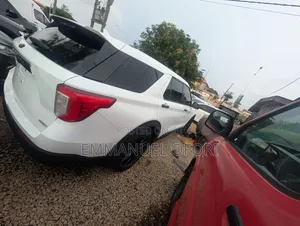 Ford Explorer 2021 White