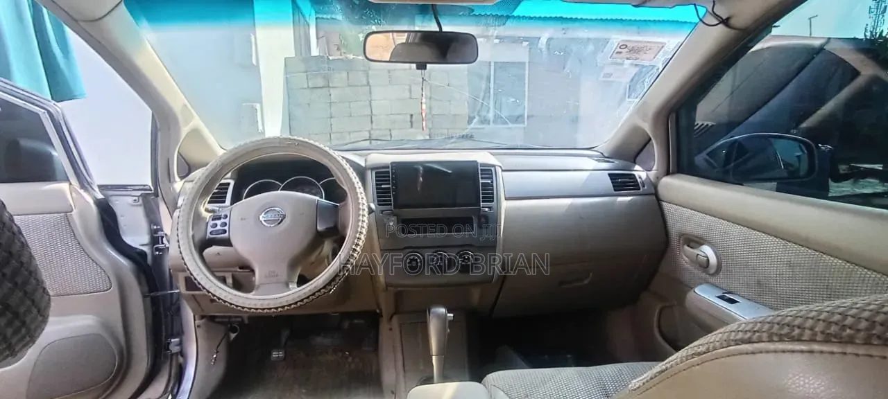 Nissan Tiida 2010 Beige