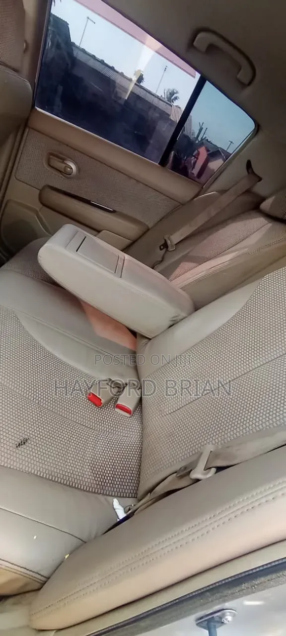 Nissan Tiida 2010 Beige