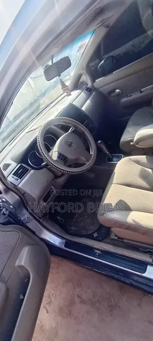 Nissan Tiida 2010 Beige