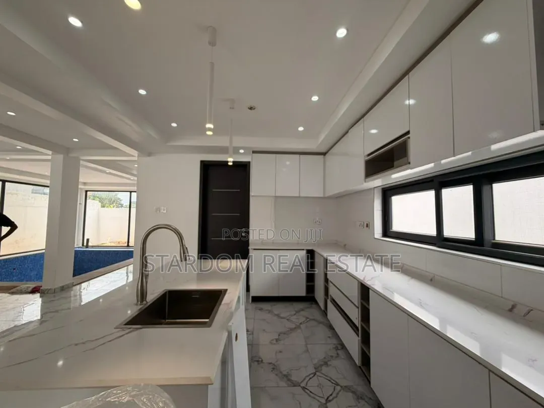 4bdrm Duplex in Adjiringanor, Ability for sale