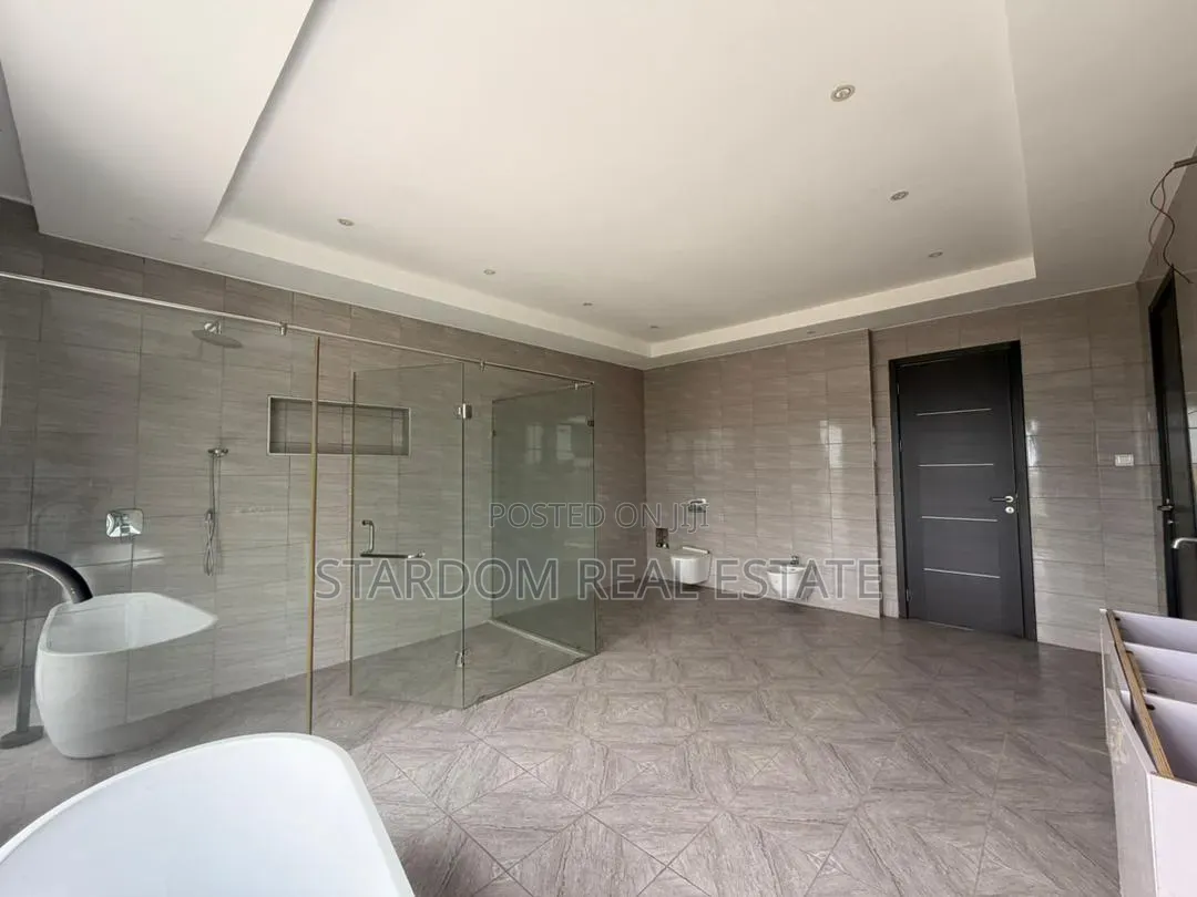 4bdrm Duplex in Adjiringanor, Ability for sale
