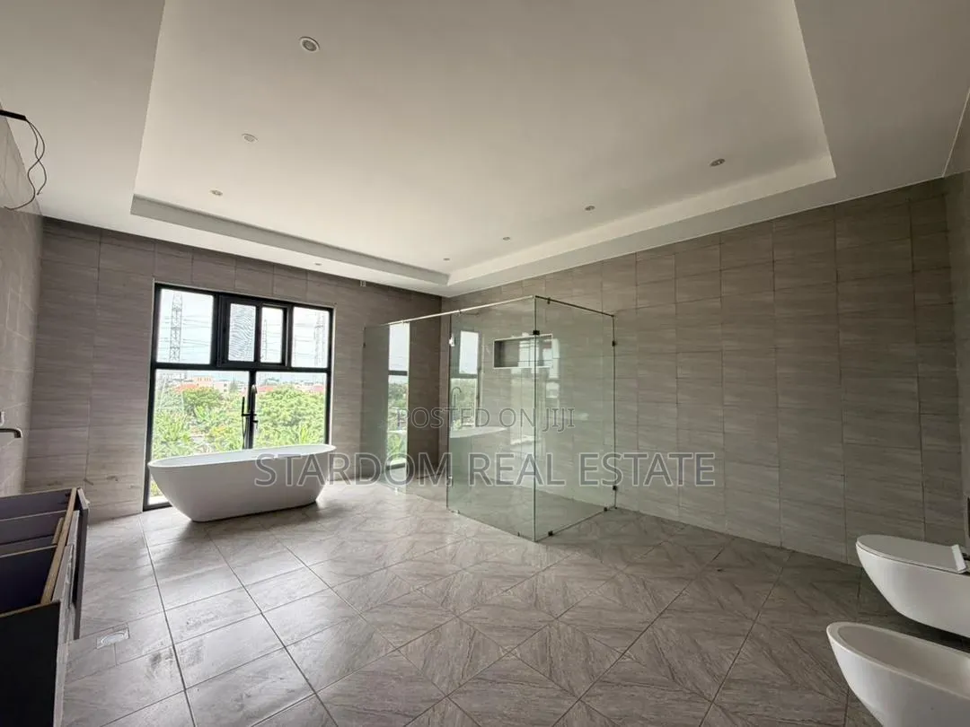 4bdrm Duplex in Adjiringanor, Ability for sale