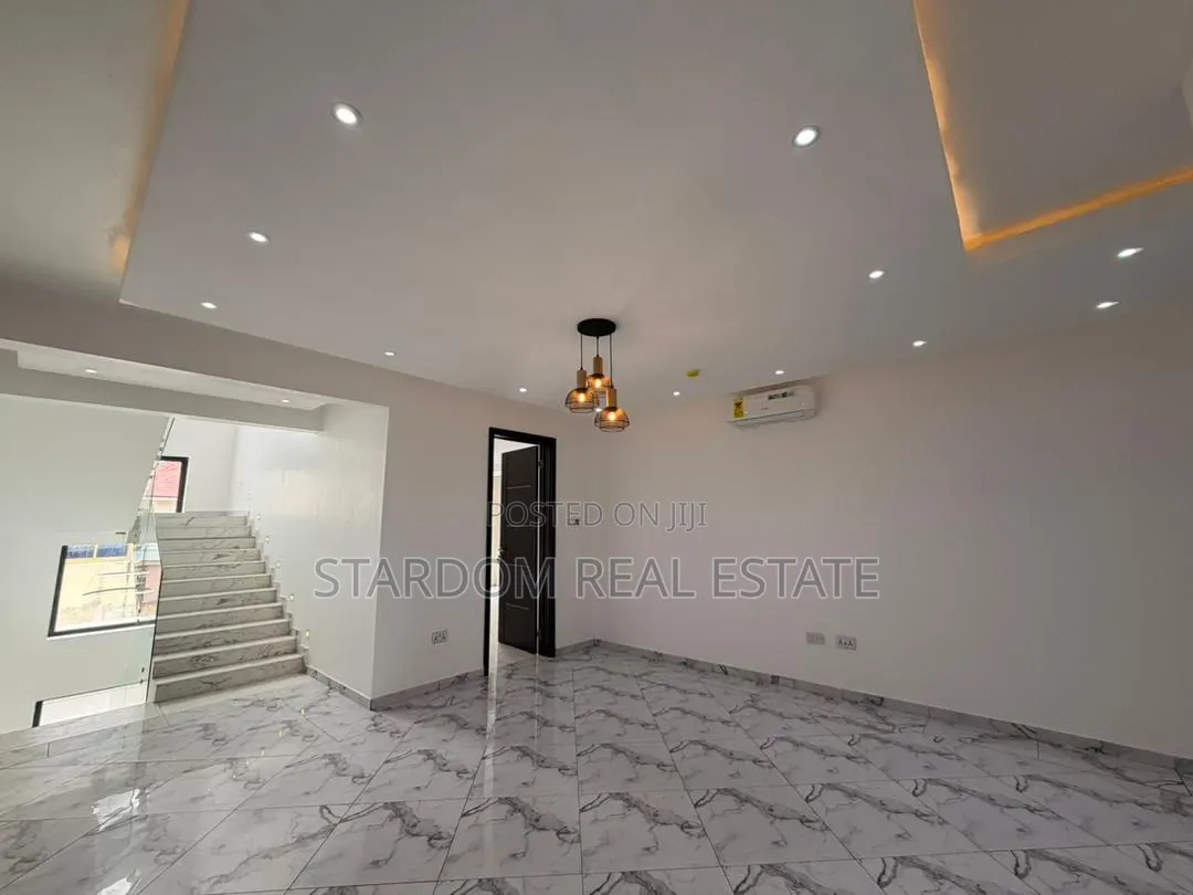 4bdrm Duplex in Adjiringanor, Ability for sale