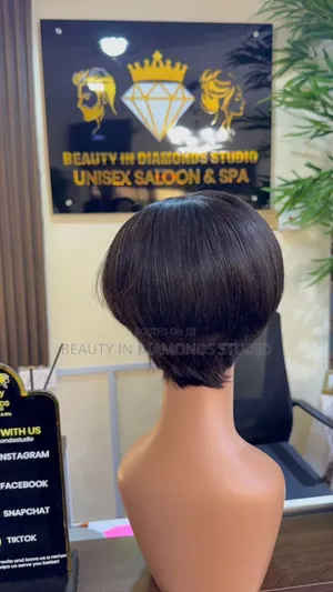 Pixie Cut Rihanna