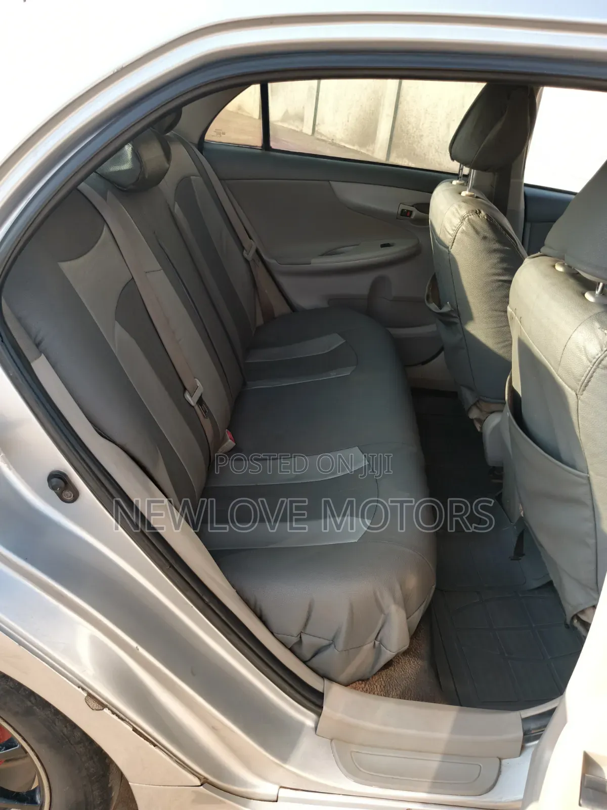 Toyota Corolla LE 4dr Sedan (1.8L 4cyl 4A) 2011 Silver