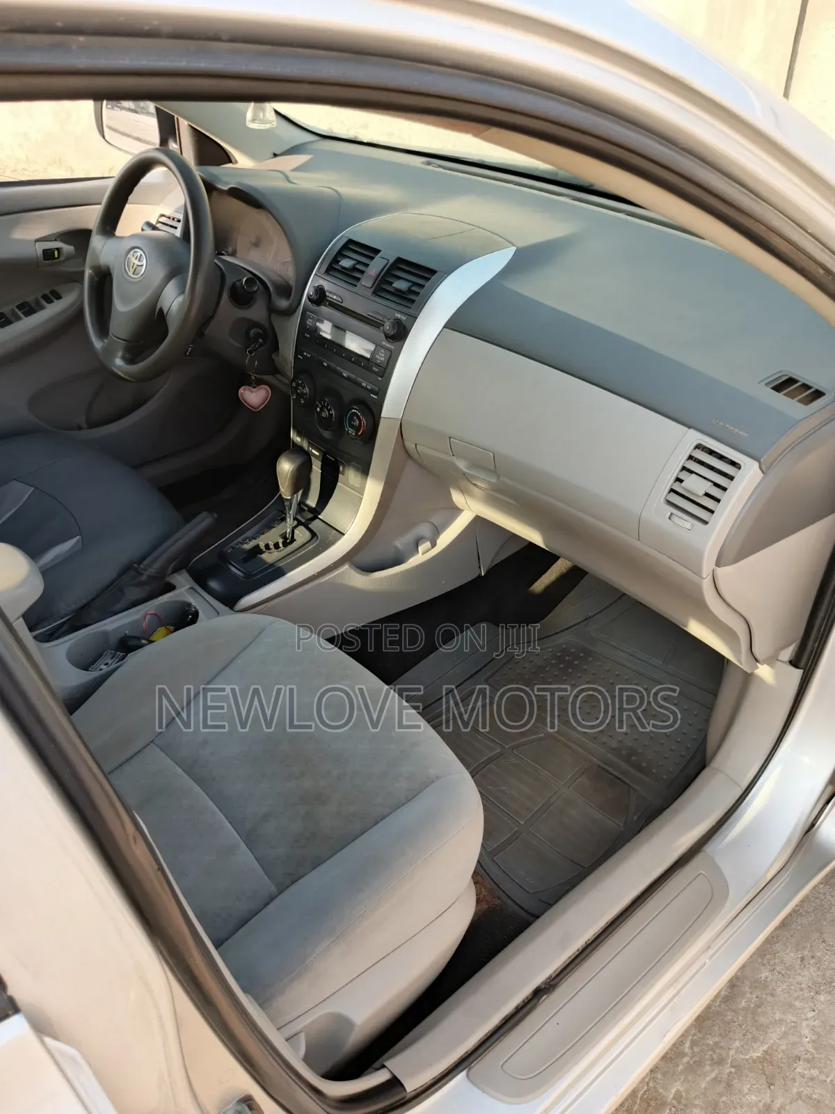Toyota Corolla LE 4dr Sedan (1.8L 4cyl 4A) 2011 Silver