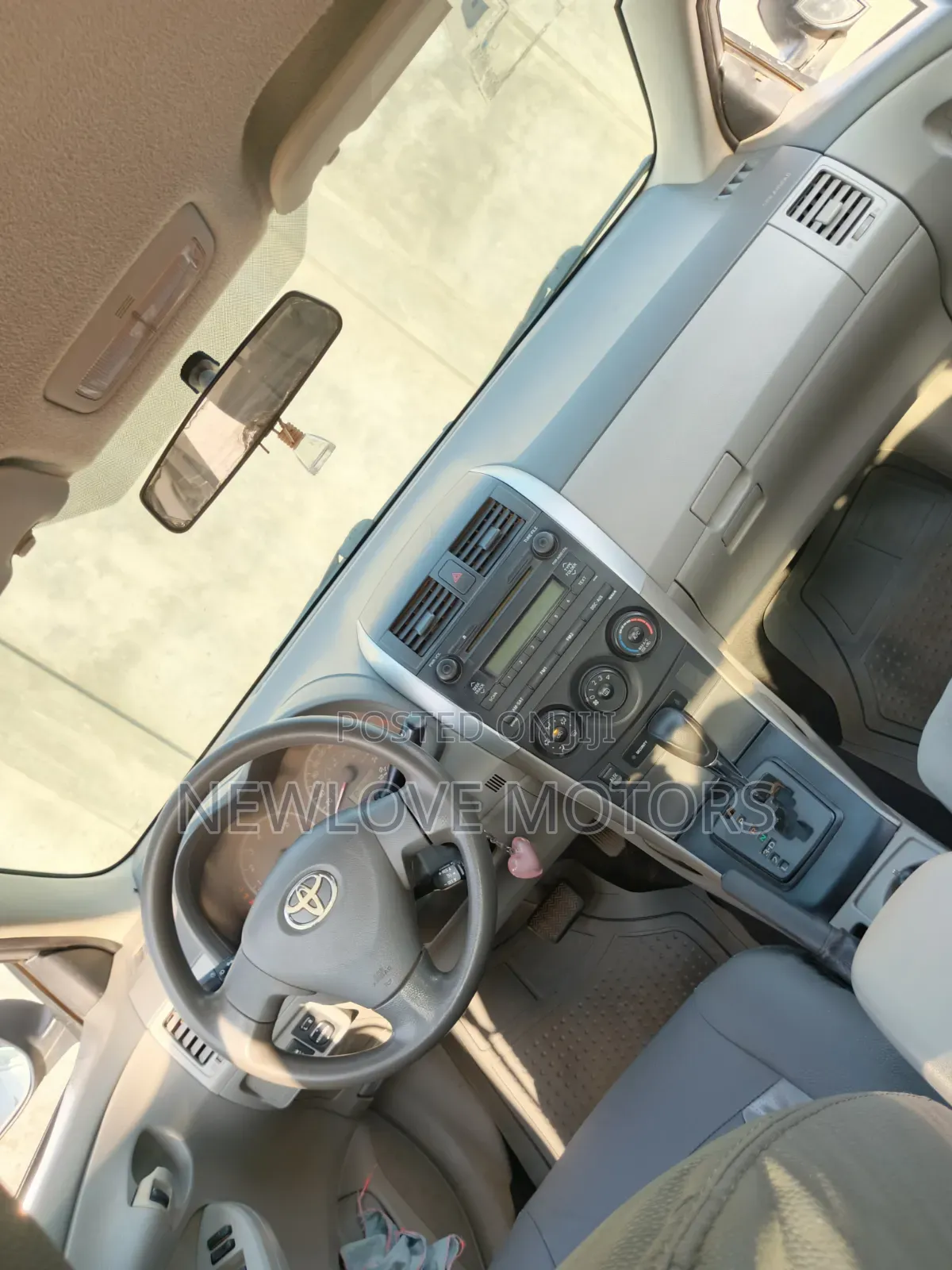 Toyota Corolla LE 4dr Sedan (1.8L 4cyl 4A) 2011 Silver
