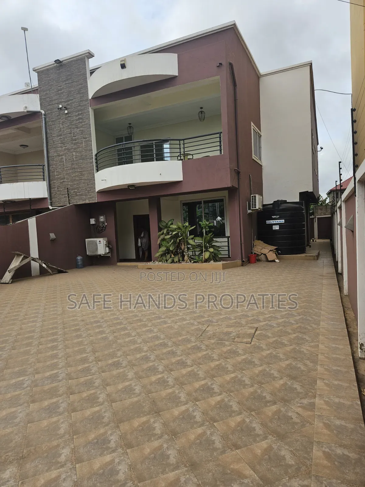4bdrm House in School Junction , Accra Metropolitan for rent