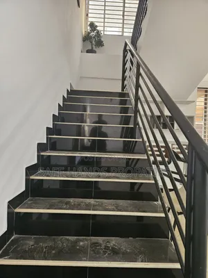 4bdrm House in School Junction , Accra Metropolitan for rent