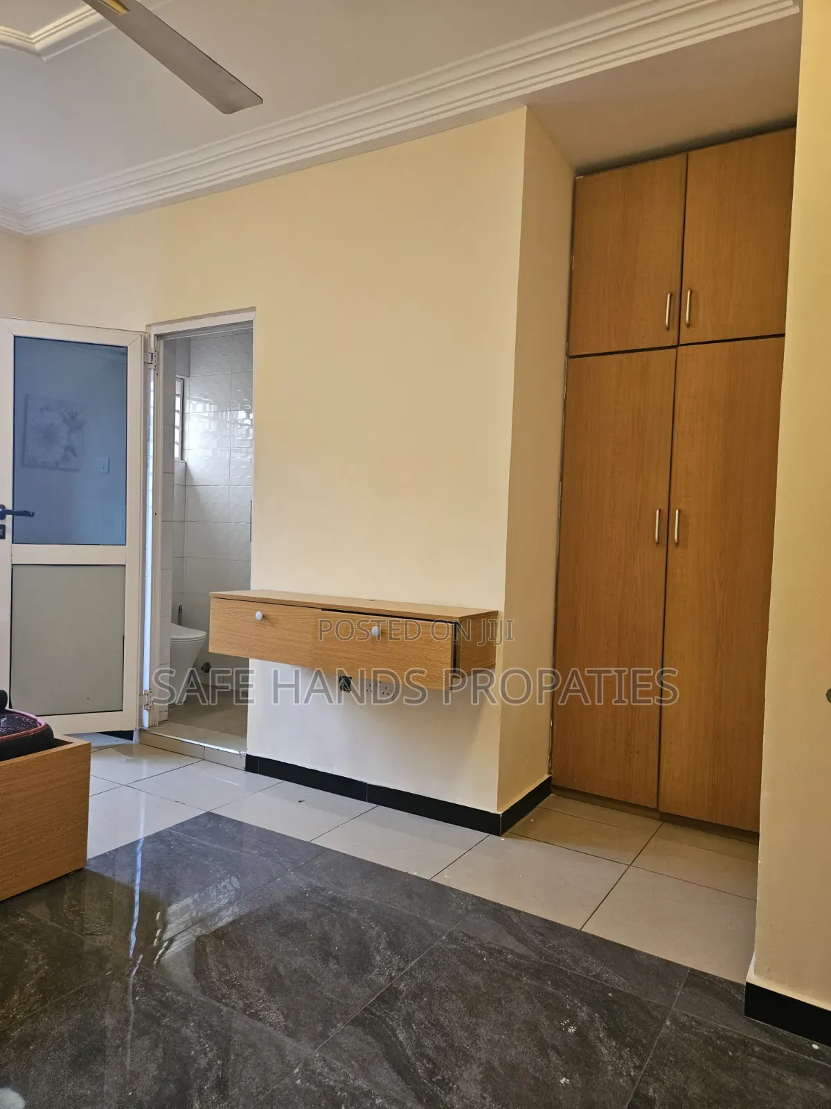 4bdrm House in School Junction , Accra Metropolitan for rent