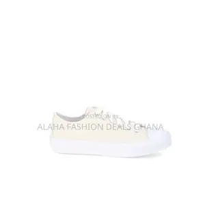 No Boundaries Women's Classic Lace-Up Sneakers